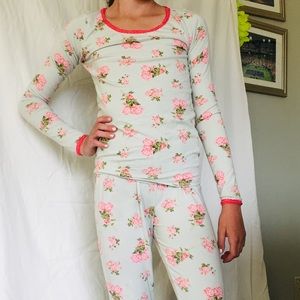 Pretty rose 2 piece girl pajamas!
